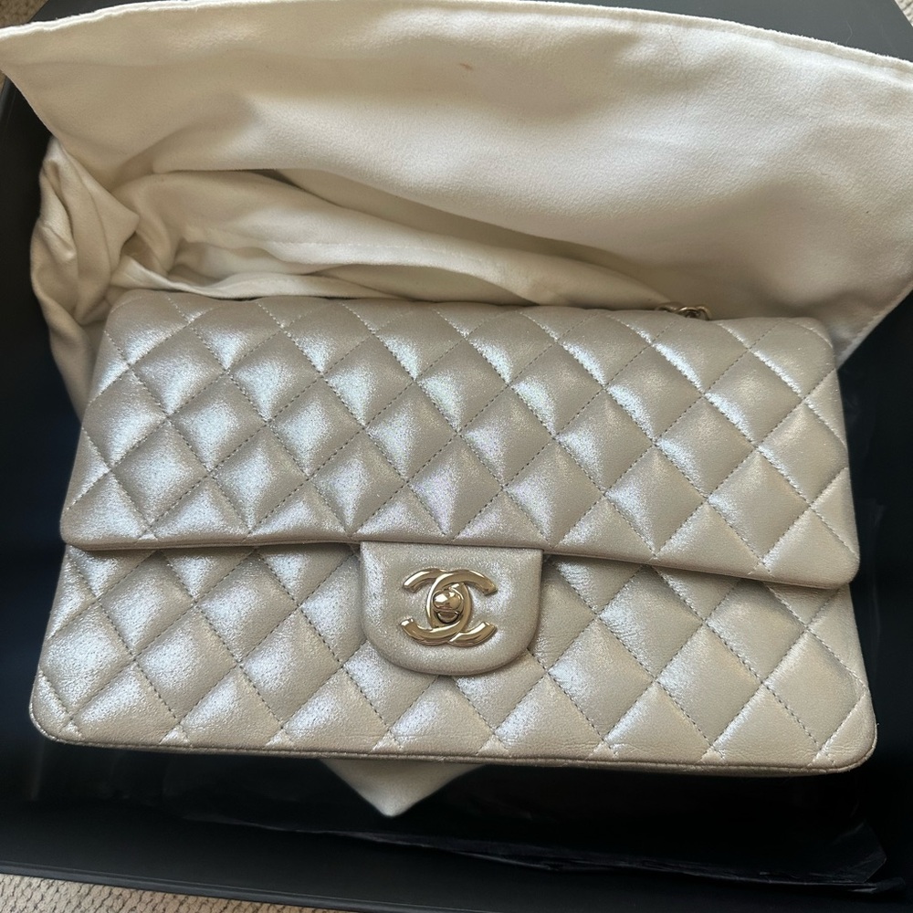 Chanel iridescent Champagne medium double flap bag - Picture 7 of 16